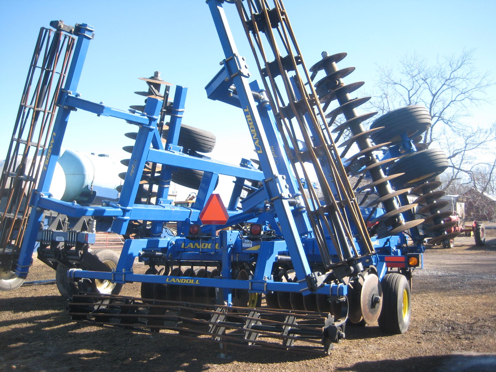 Landoll 7431-23 23' vertical till, rock flex, rolling baskets, low acres - Image 3 of 16