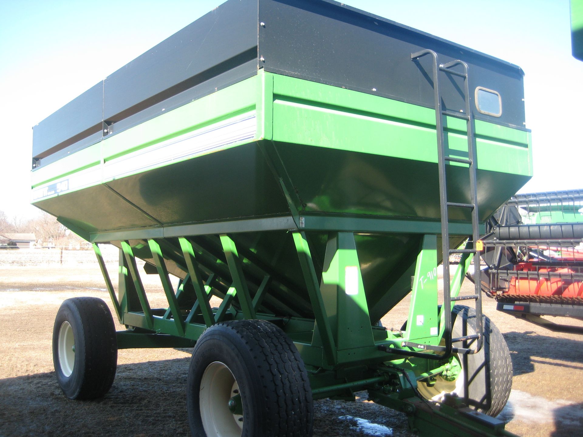 Brent 540 Gravity Wagon, 425-65R/22.5 tires, green