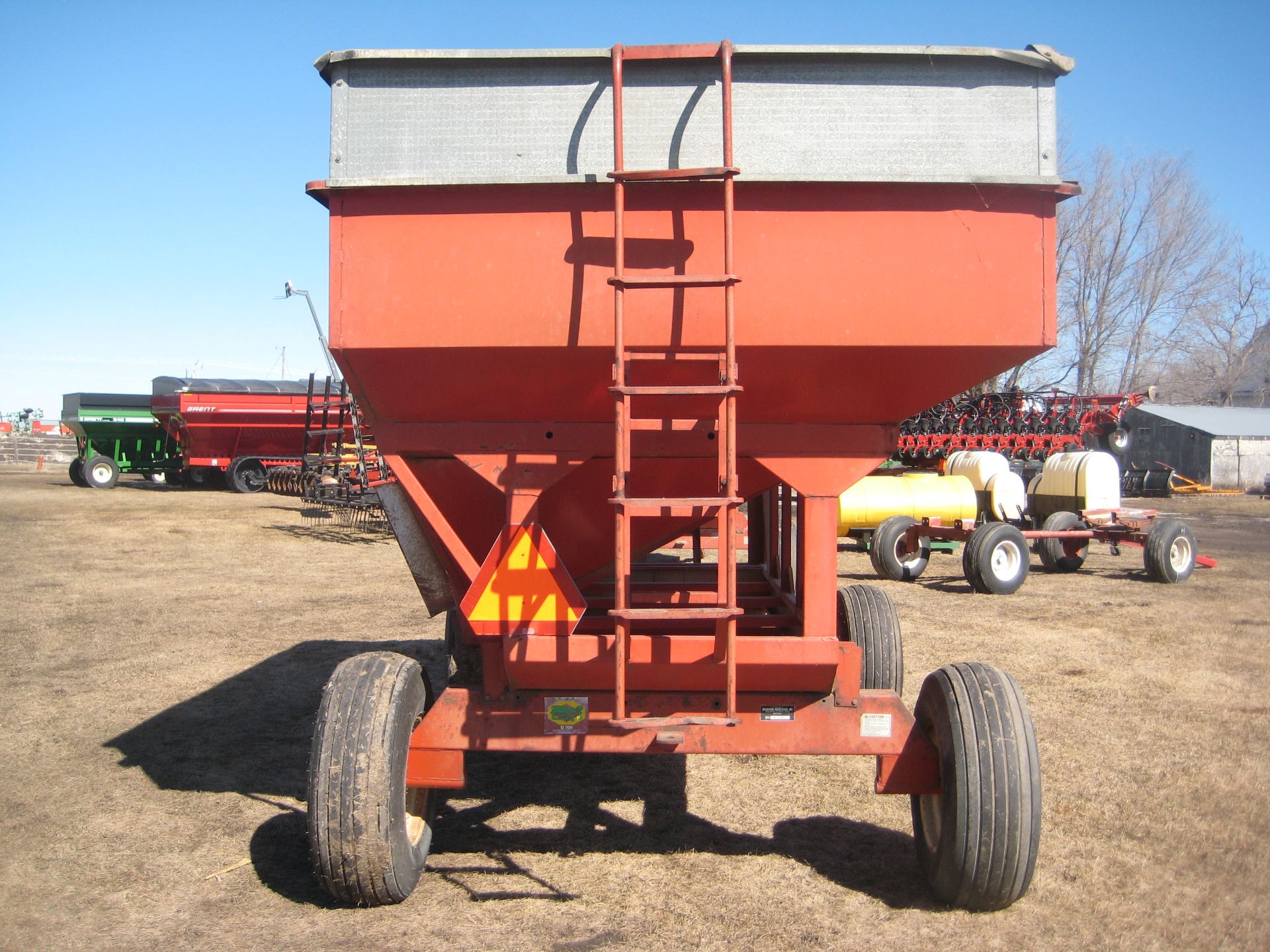 BETTER BUILT 300 BUSH GRAVITY WAGON - Image 3 of 8