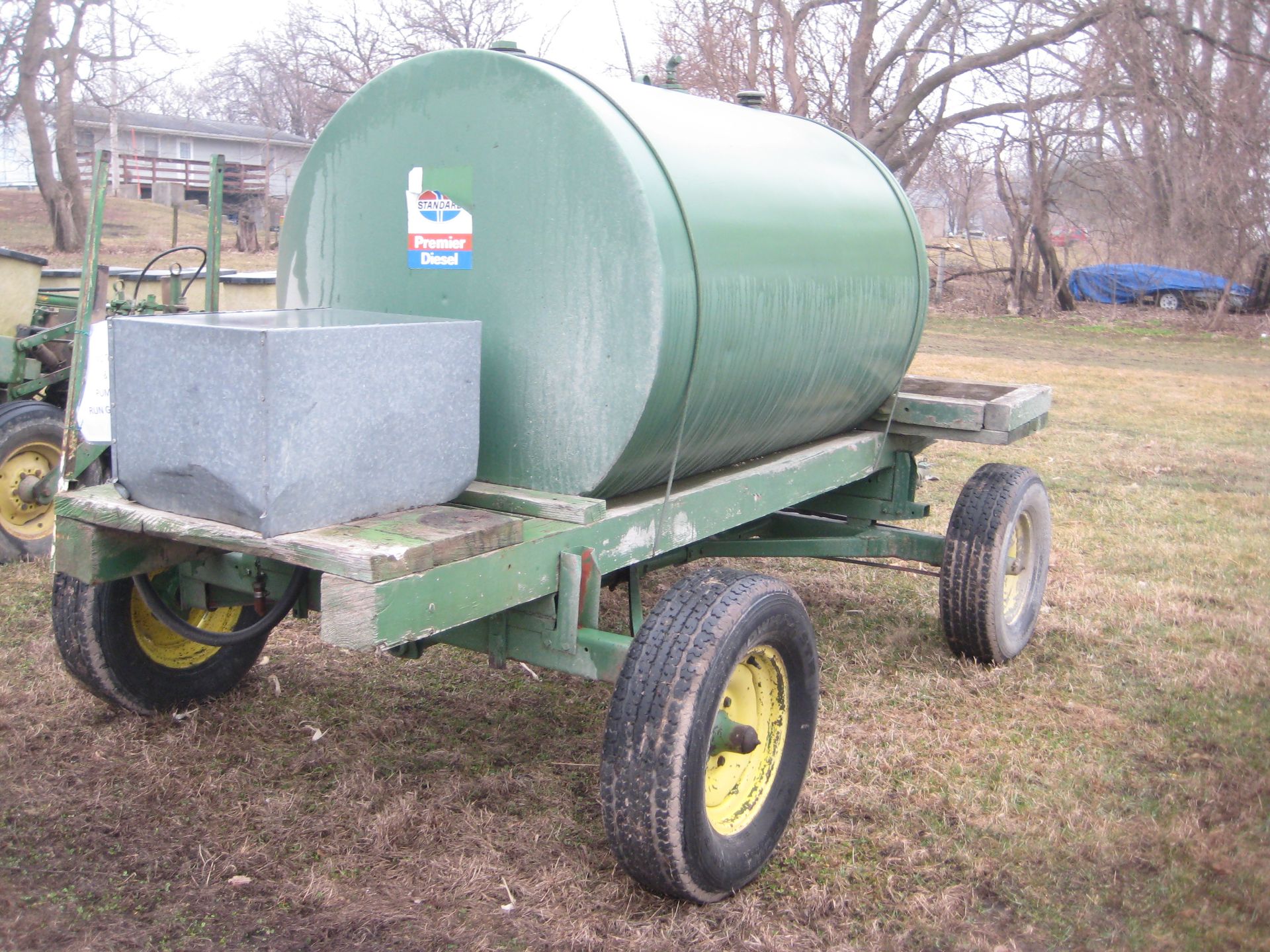 600 GAL FUEL TANK ON GEAR GAS MOTOR W/PUMP