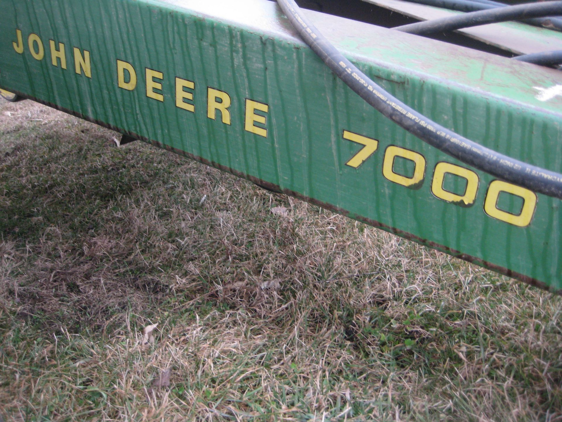 JD 7000 Planter, No Till Coulters, Hyd. wing fold, Mont., Corn & Bean Meters, SN- 51539 - Image 13 of 17