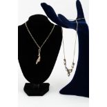 Lot of a silver necklace with freshwater pearls and a chain with a snail-shaped pendant