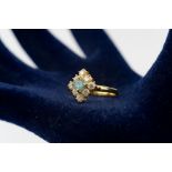 18 kt gold ring with zircons and blue topaz