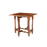 Oak coffee table manifacture scozzese, early 20th century, openable rectangular top74 x 72 x 78 cm