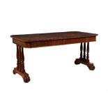 Rosewood coffee tableInghilterra, early 20th century, rectangular top, two drawers59 x 128 x 76 cm