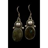 Pair of ethnic earrings in 925 silver and labradorite, gr 10.2
