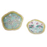 Lot of two polychrome porcelain platesCina, mid 20th century, one decorated with a dragon on a