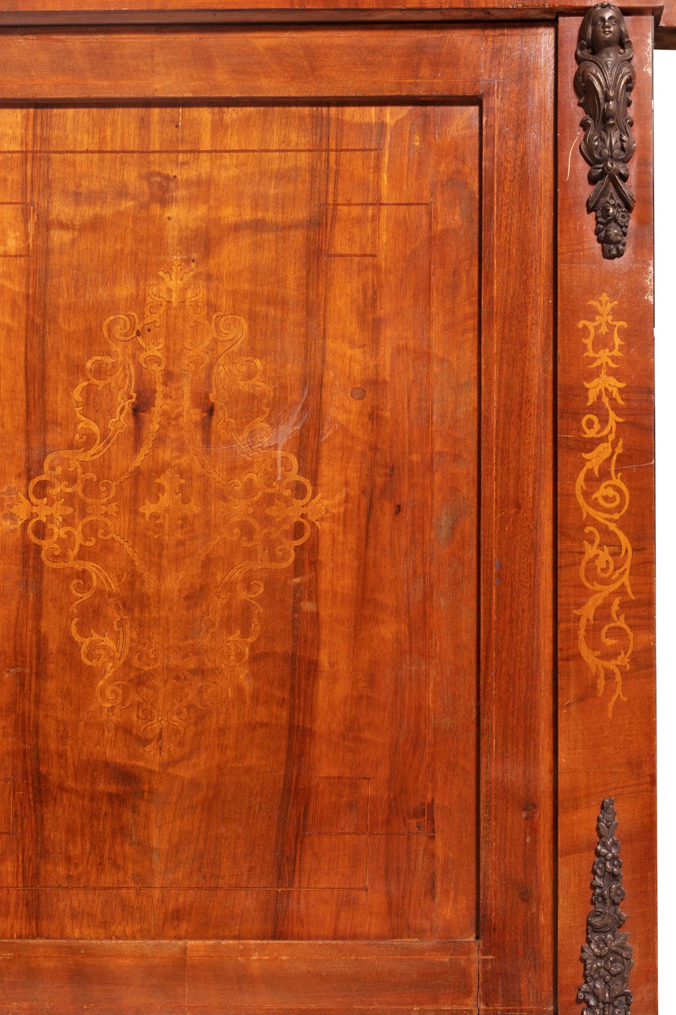 Three-door sideboard in mahogany manifacture lombarda, '50-'60, with floral fruit wood inlays and - Image 7 of 11