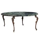 Coffee table mid 20th century, oval top in Alpi green marble, four arched legs in gilded metal, 60 x