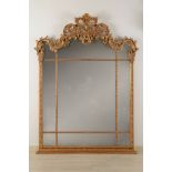 Venetian mirror in gilded and carved woodVenezia, early 19th century, rich molding with rocaille