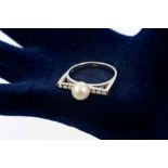 18 kt white gold ring manifacture contemporary, with cultured pearl and diamonds for about 0.08 pt