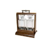 Walnut briar display caseInghilterra, first half 20th century, complete with two glass bottles and