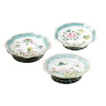 Lot of three polychrome porcelain bowlsCina, 20th century, decorated with flowers, butterflies and a
