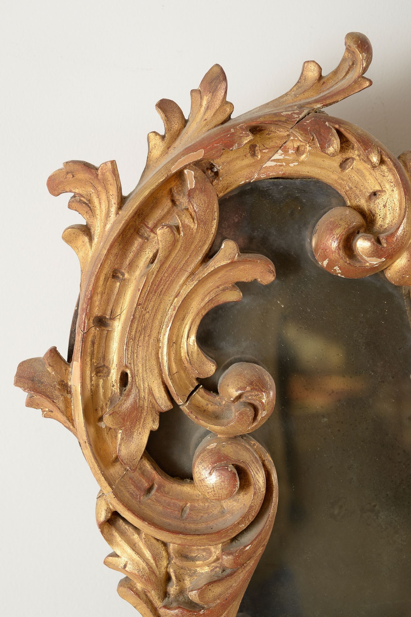 Venetian mirror in gilded and carved woodVenice, early 19th centuryrich molding with rocaille - Image 3 of 7