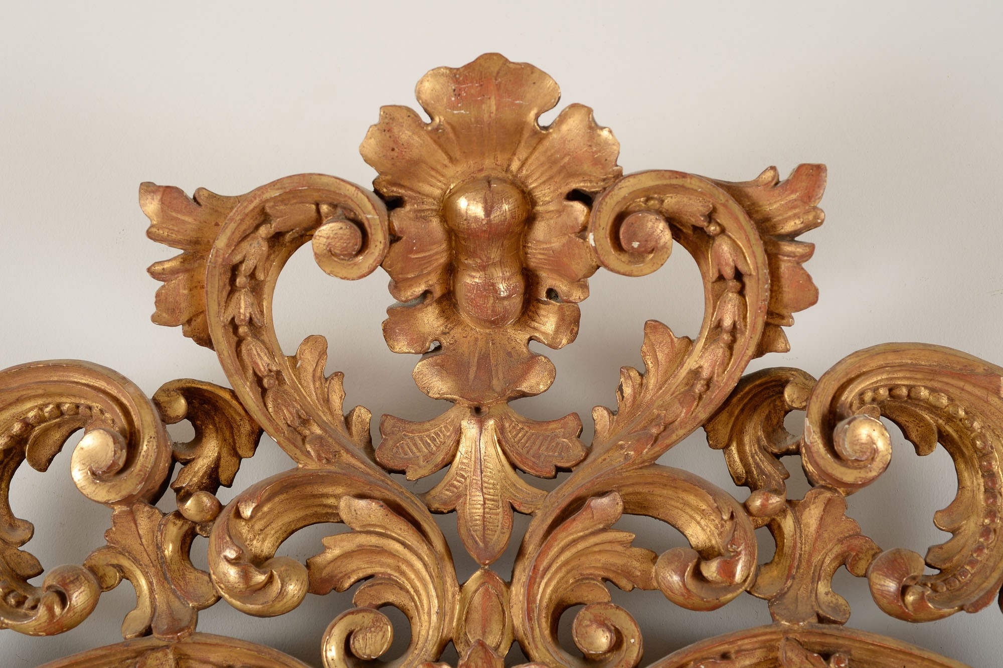 Venetian mirror in gilded and carved woodVenice, early 19th centuryrich molding with rocaille - Image 2 of 7