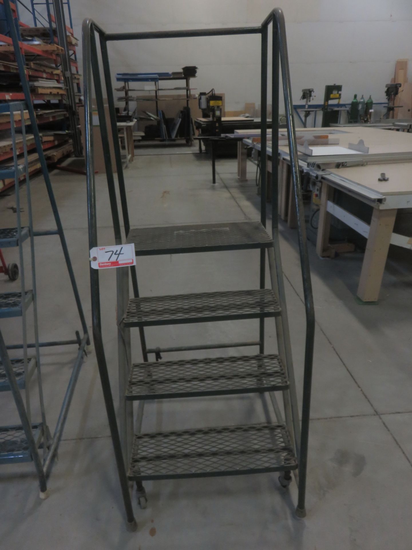 GREEN STEEL 4-STEP PORTABLE WAREHOUSE LADDER