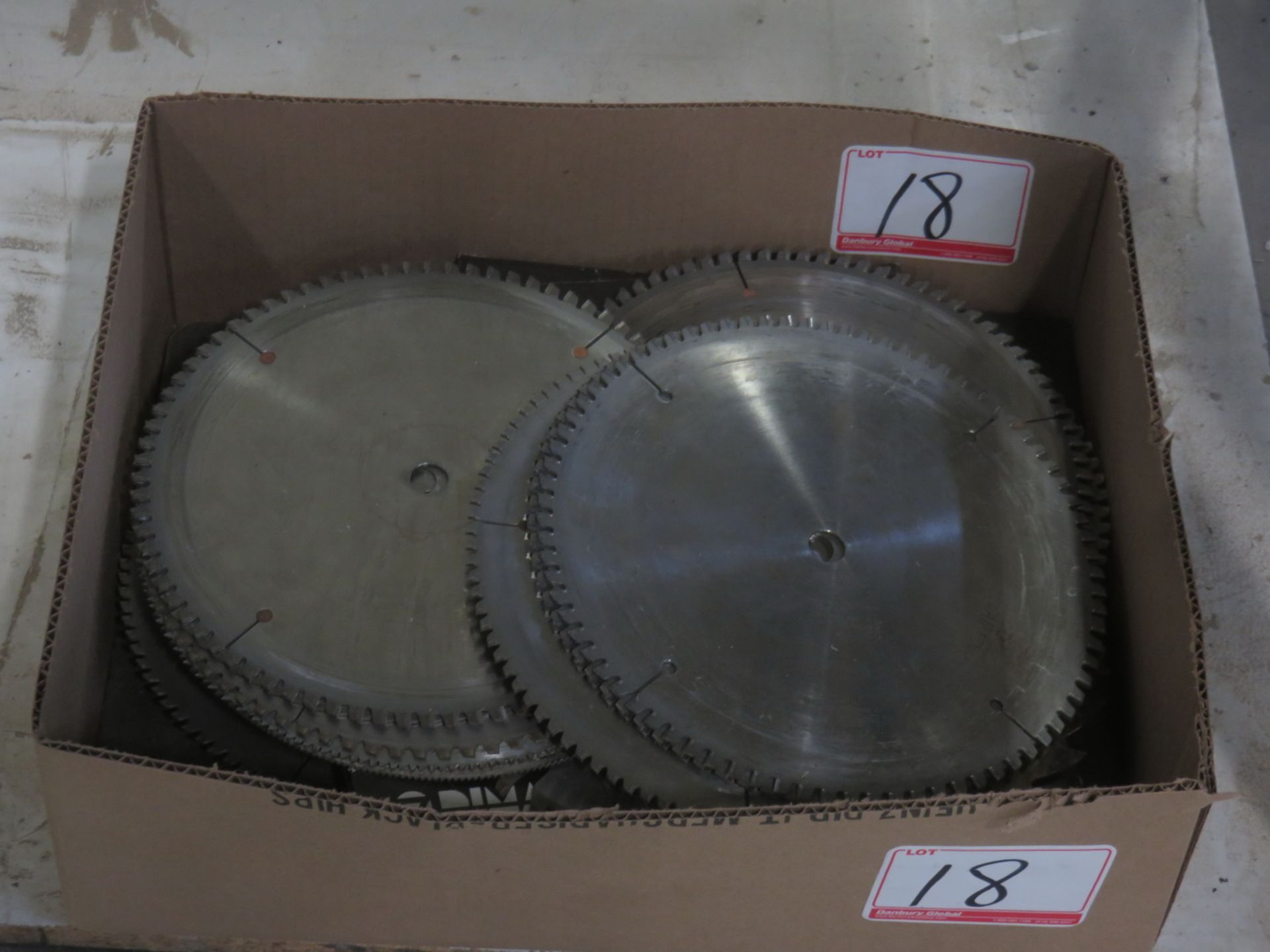 LOT - UNIVERSAL ASSTD SAW BLADES