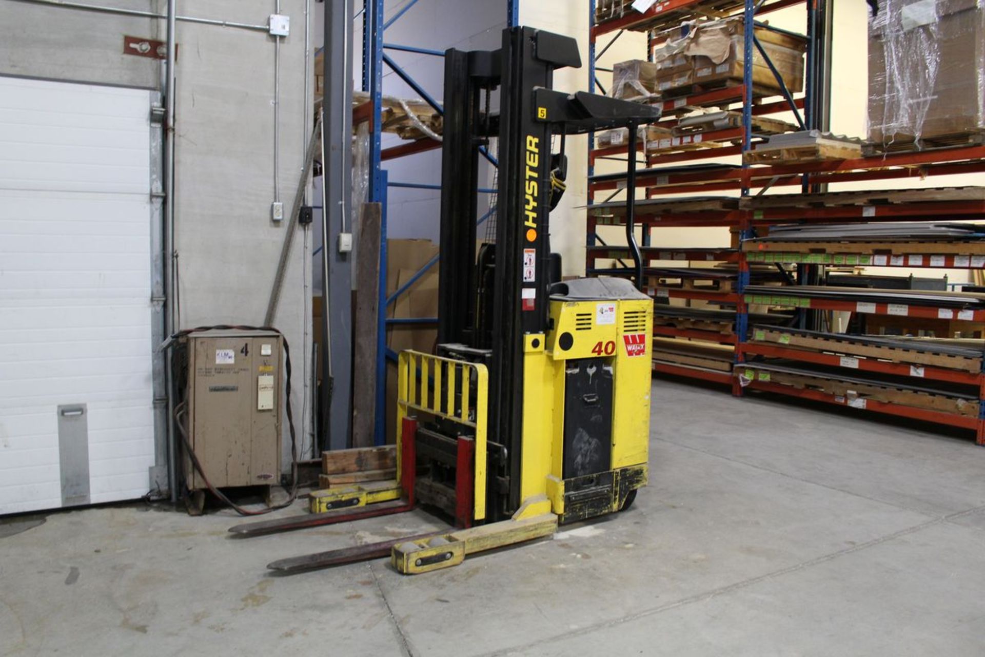 HYSTER N40XMR3 ELECTRIC REACH TRUCK W/ 4,000 LBS CAPACITY, 242″ LIFT, S/N C470N020192 C/W CHARGER - Image 3 of 4