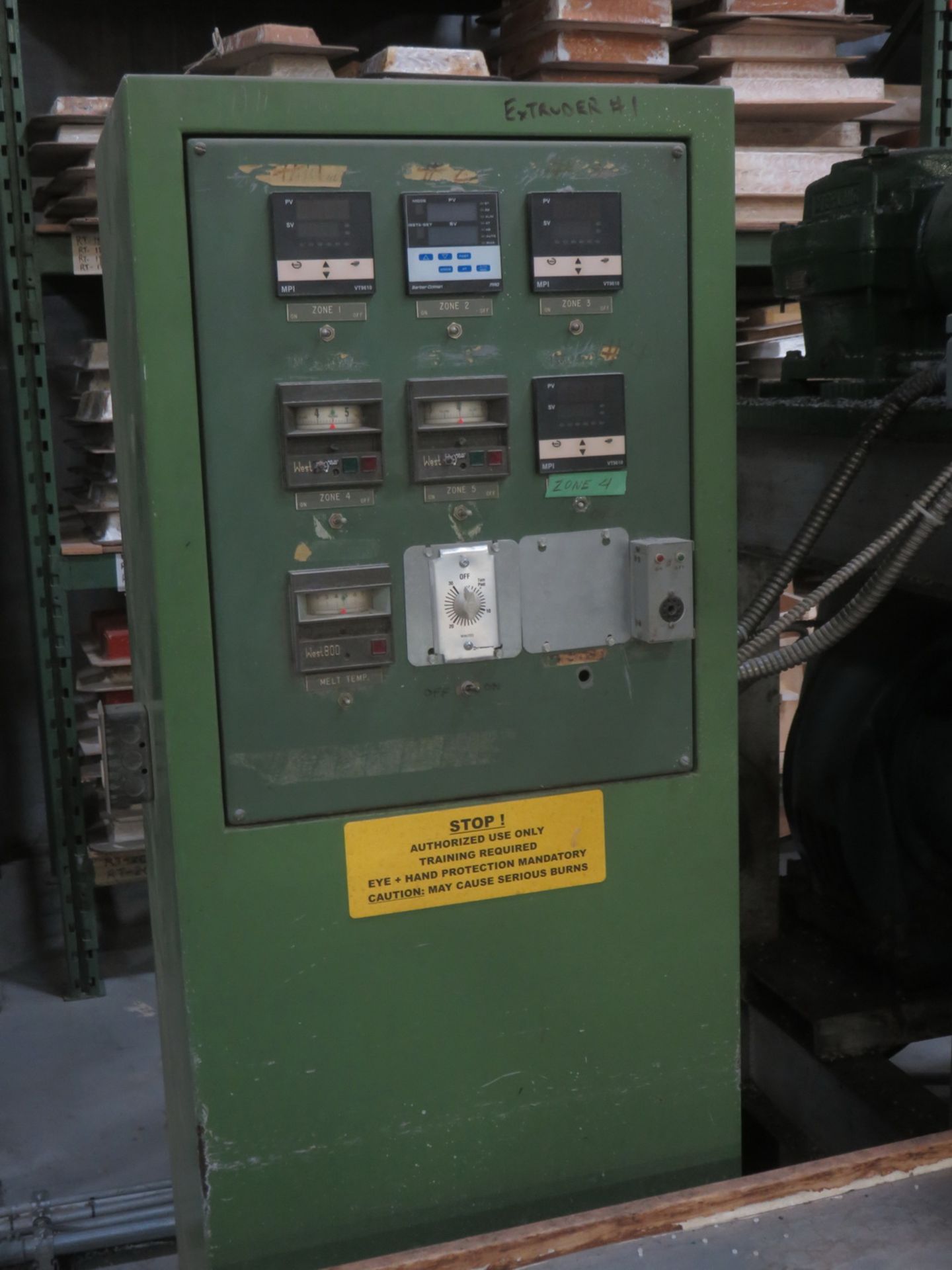 STERLING 2 1/2 X 24-1 PLASTIC EXTRUDER C/W 30HP MOTOR & CONTROL PANEL, S/N 25518 - Image 2 of 4