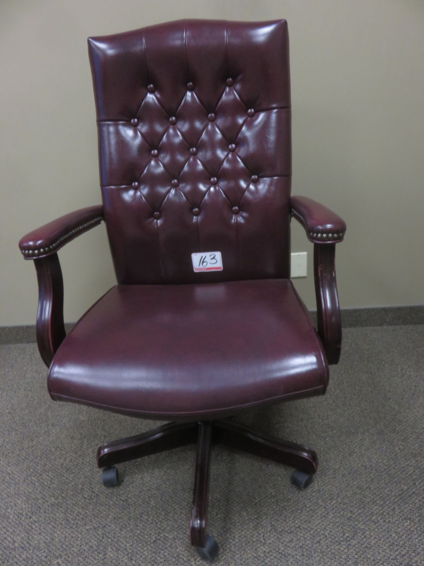 BURGUNDY & MAHOGANY BASE PNEU ARM CHAIR