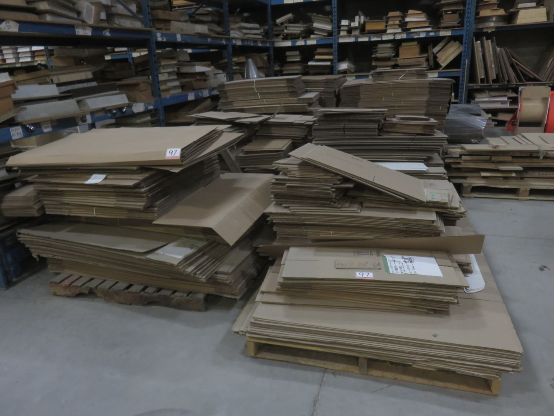 LOT - CORRUGATED CARDBOARD ASSTD SIZE BOXES