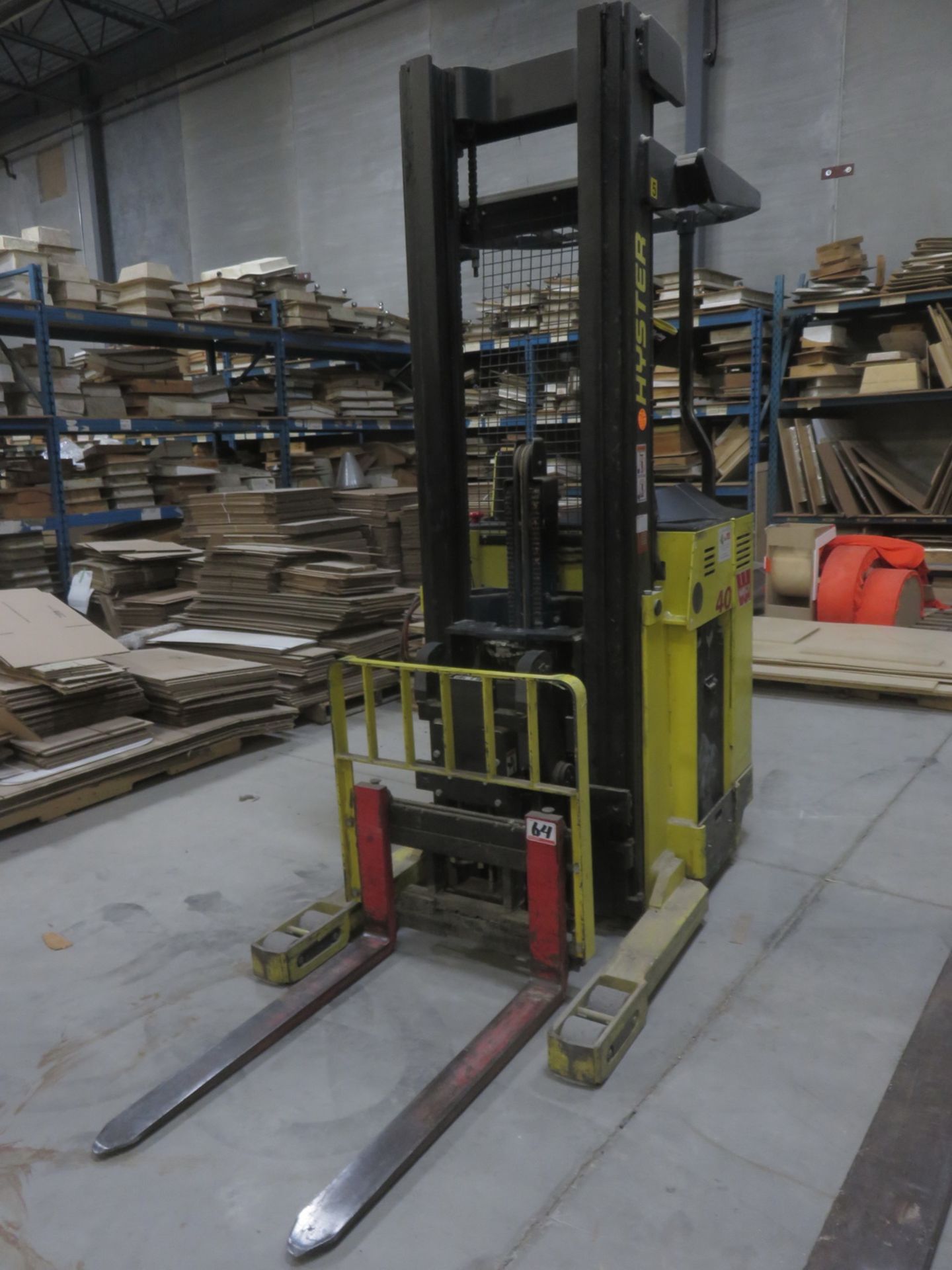 HYSTER N40XMR3 ELECTRIC REACH TRUCK W/ 4,000 LBS CAPACITY, 242″ LIFT, S/N C470N020192 C/W CHARGER