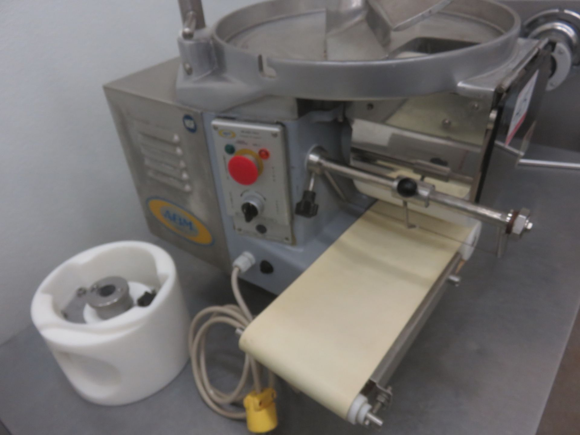 ABM F2000 AUTOMATIC PATTY FORMER / BURGER MACHINE (115V) (MISSING TOP CYLINDER RING) - Image 2 of 2