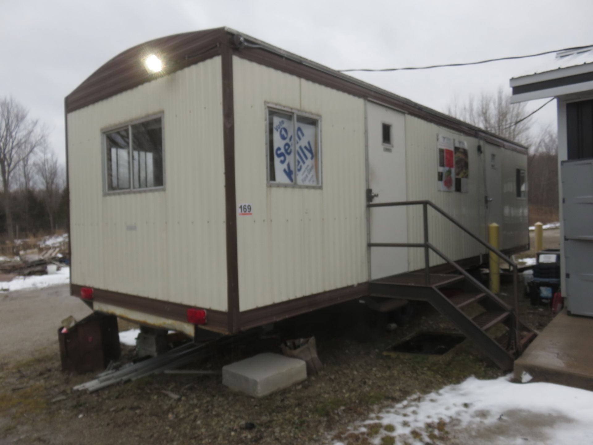 COMMERCIAL STRUCTURES 30' TANDEM AXLE MOBILE OFFICE TRAILER (MUST GET LICENSED ELECTRICIAN TO
