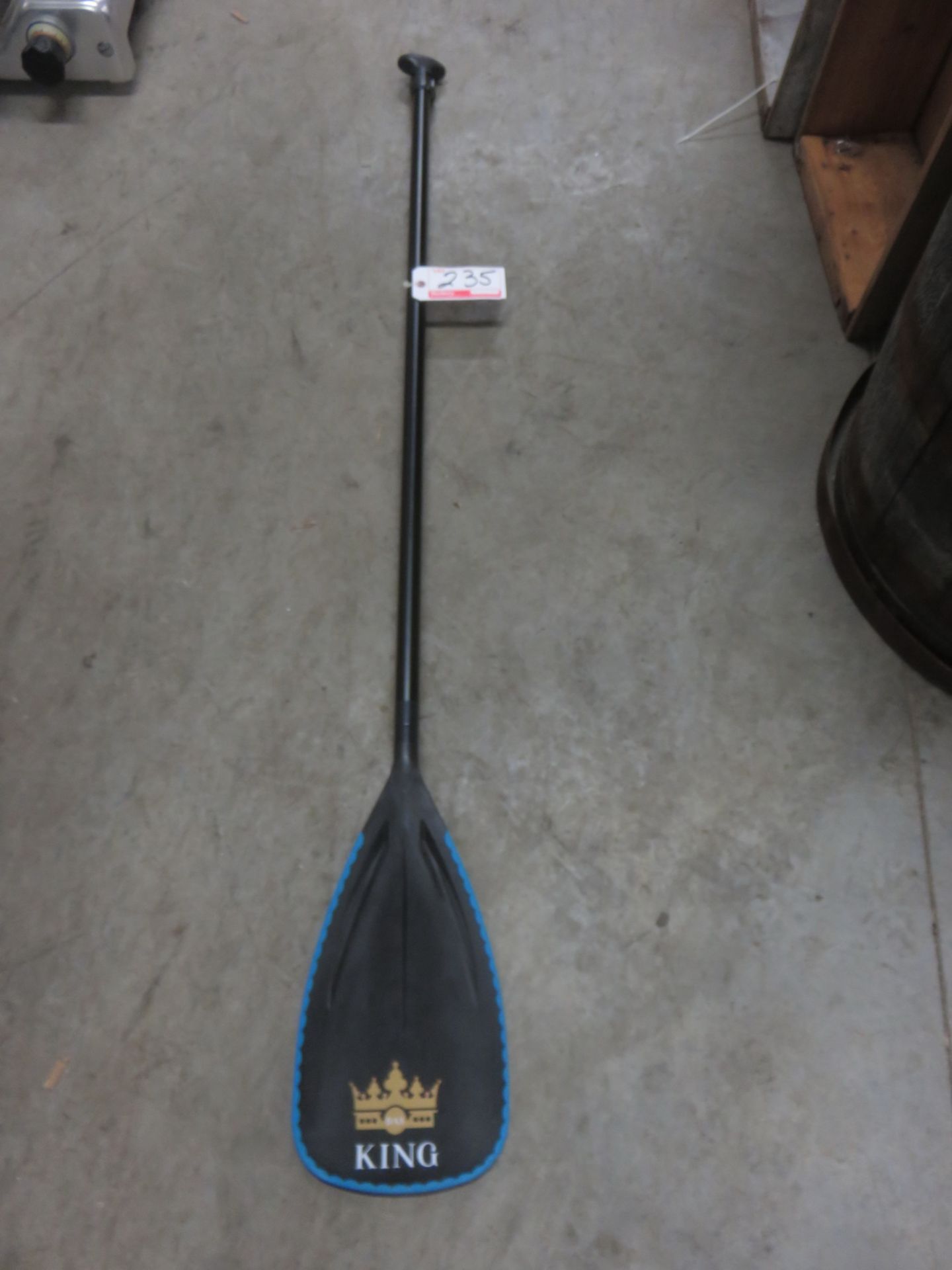 NEW - DAS KING APPROX. 11'L PADDLE BOARD C/W PADDLE, SAFETY LINE, SET OF FINS, & TRAVEL CARRYING - Image 2 of 2