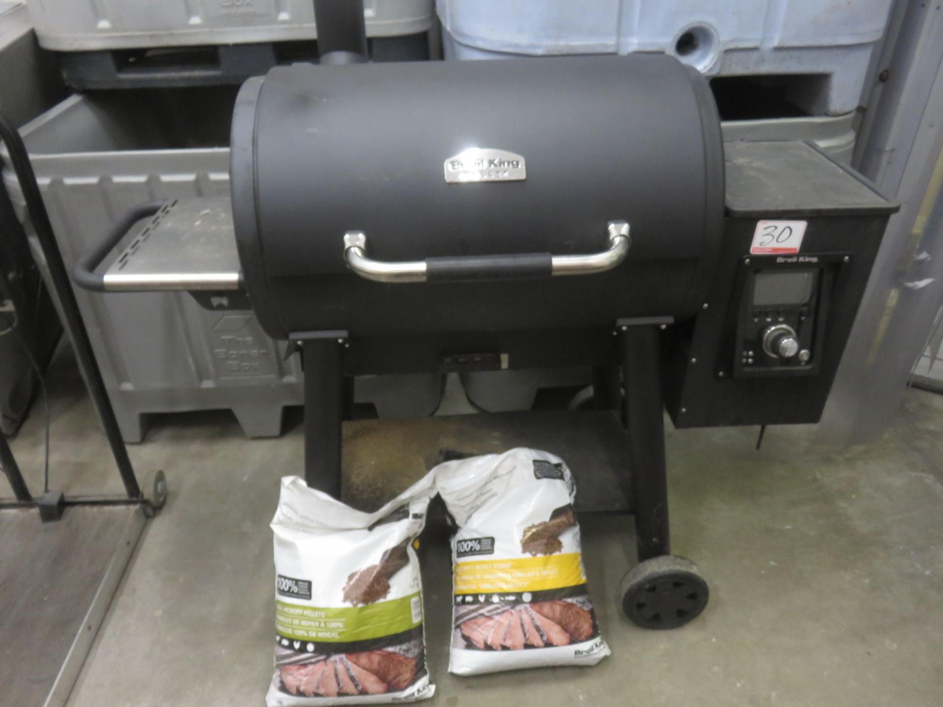 LOT - BROIL KING PELLET SMOKER W/ 2-BAGS HICKORY SELECT BLEND PELLETS