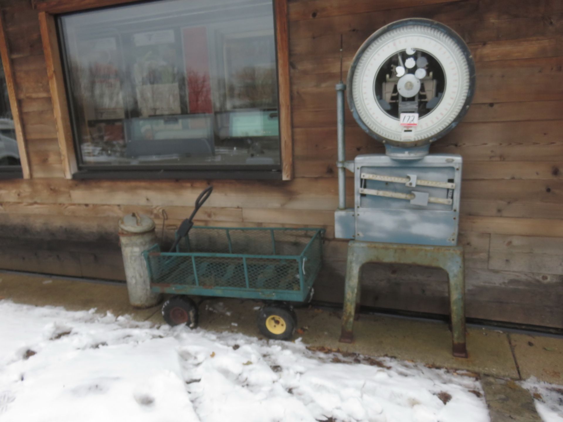 LOT - TOLEDO ANTIQUE SCALE, WASHING MACHINE & GREEN 4-WHEEL CART (OUTSIDE)