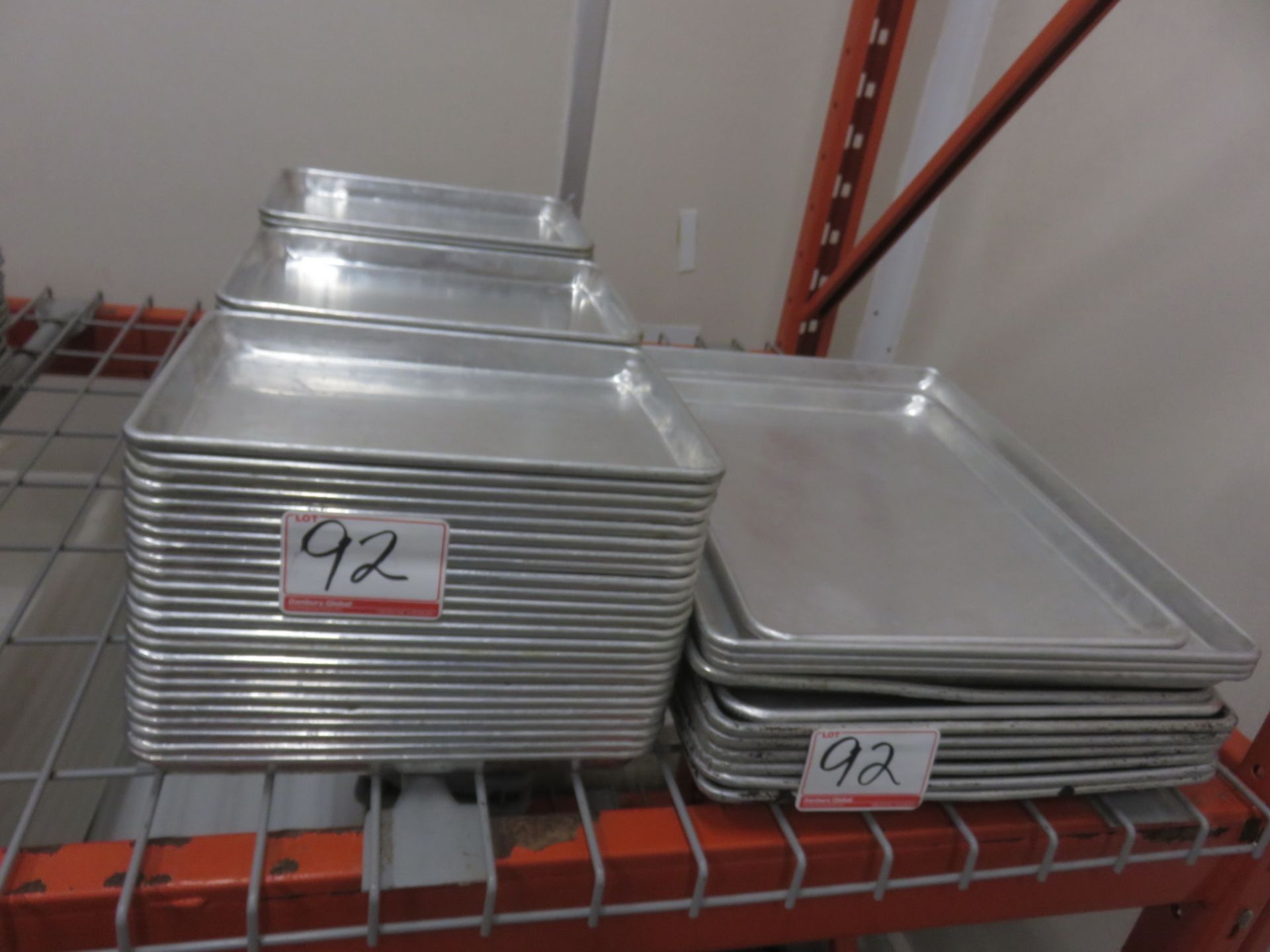 LOT - ALUMINUM 9.5 X 13 & ASSTD TRAYS