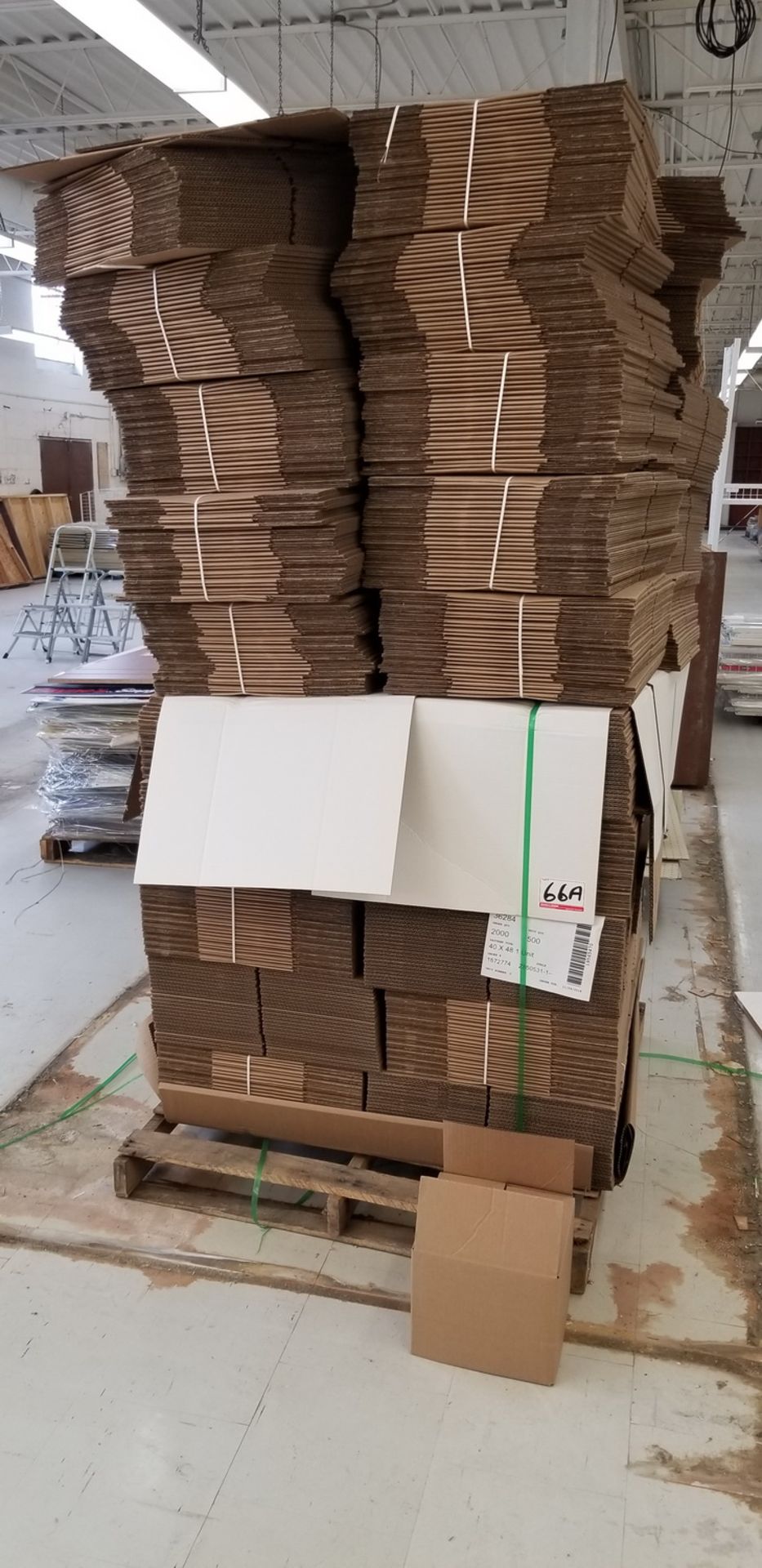 LOT - APPROX 10" X 10" X 8" BLANK CARDBOARD BOXES (APPROX.1000 PIECES)