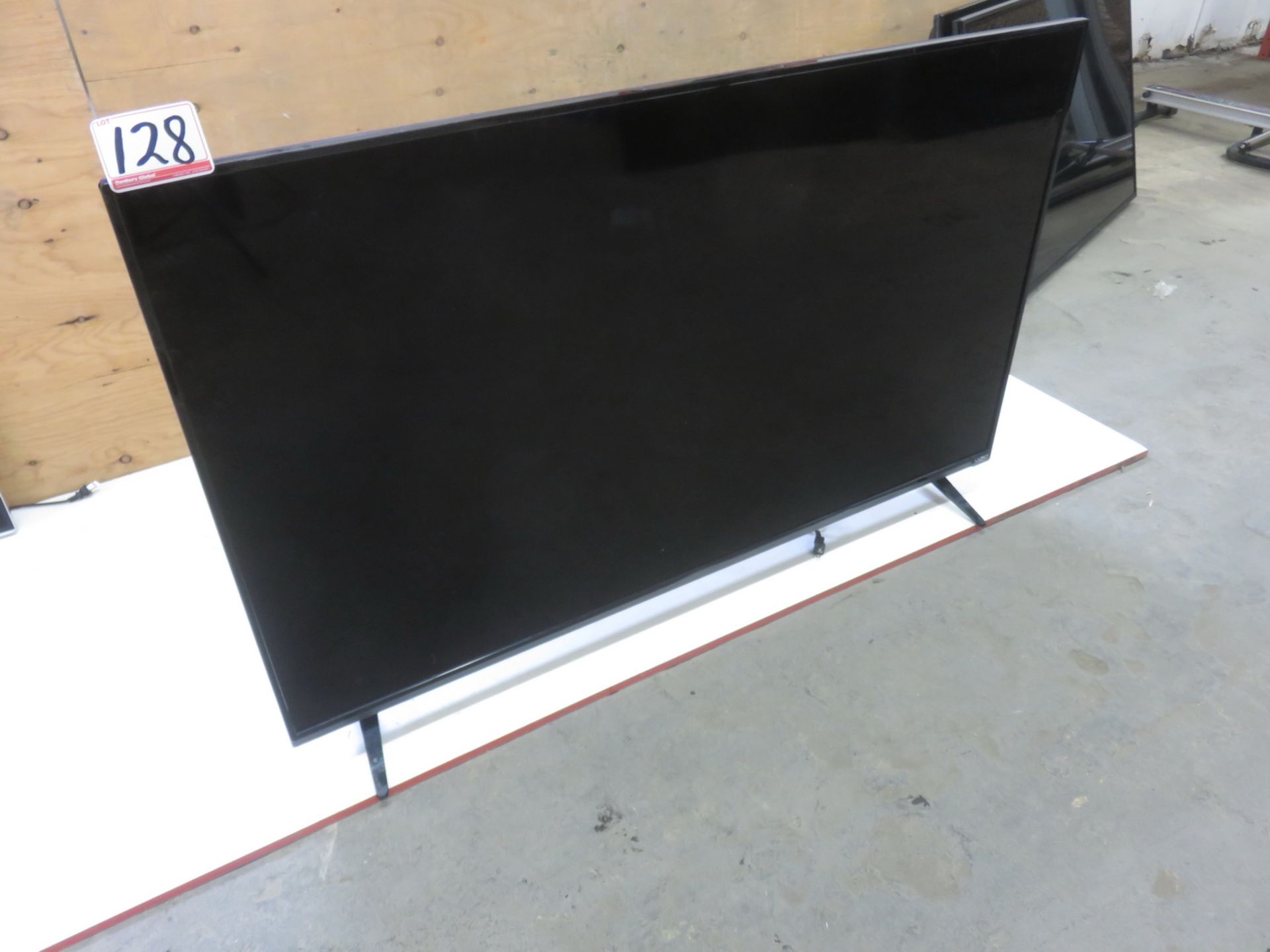 VIZIO D58U-D3 58" 4K SMART LED TV W/ REMOTE
