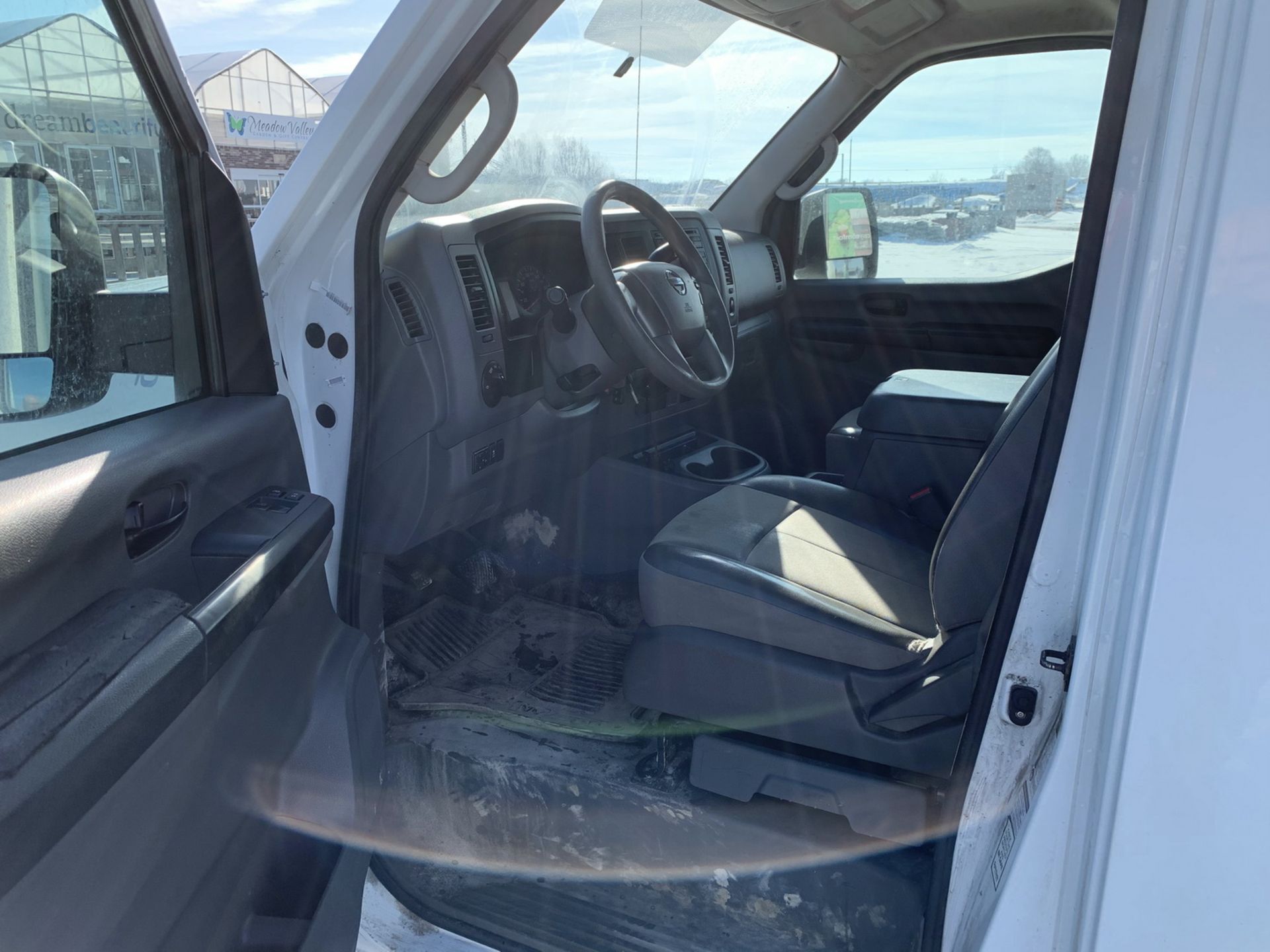 2014 NISSAN 2500 HD S NV CARGO VAN W/ 4.0L V6 GAS ENGINE RWD W/ LADDER ...