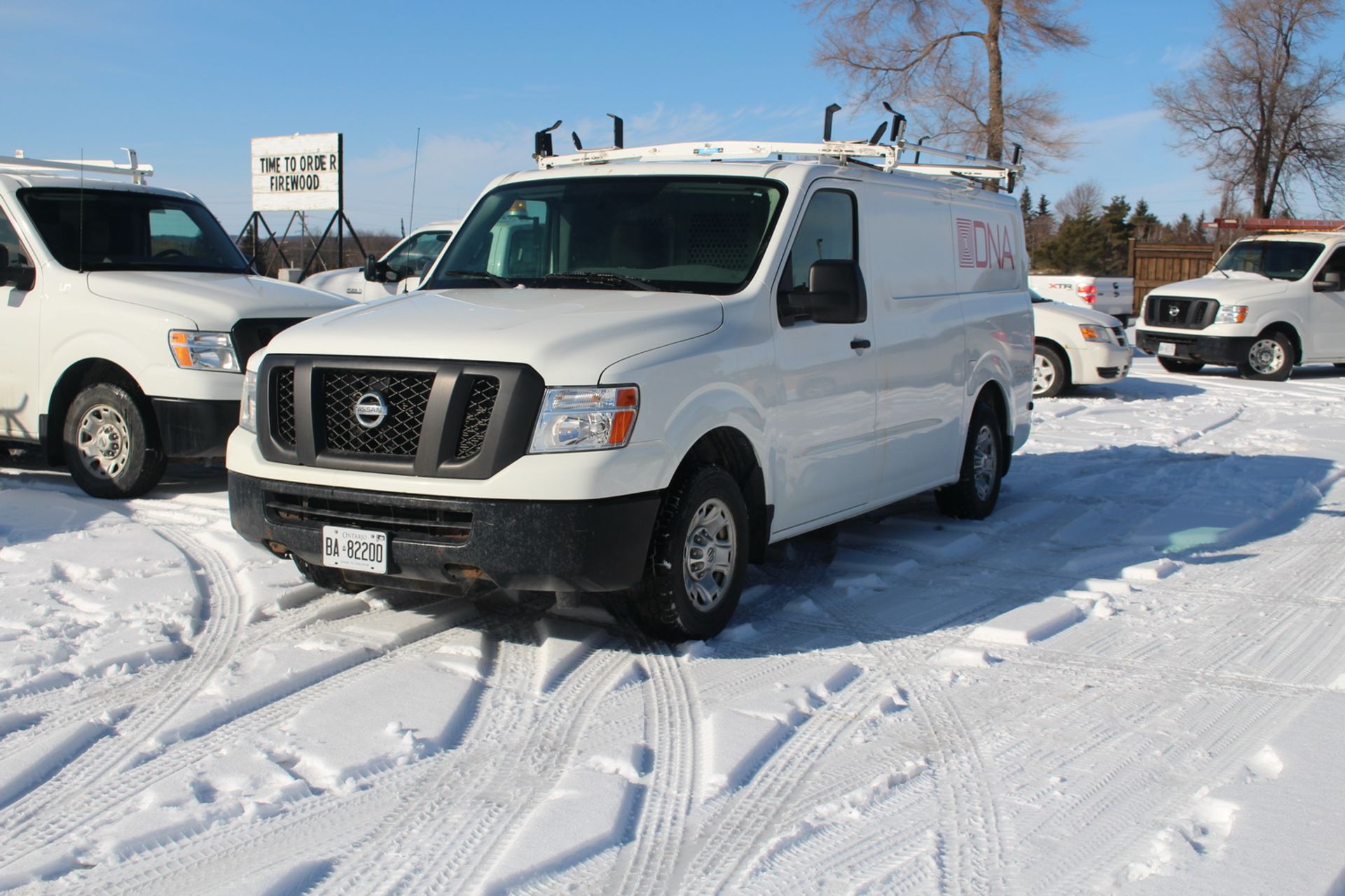 2014 NISSAN 2500 HD S NV CARGO VAN W/ 4.0L V6 GAS ENGINE RWD W/ LADDER RACKS AND BUILT-IN STORAGE