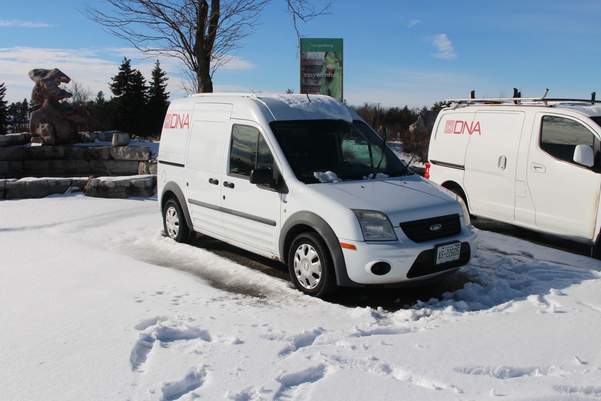 2011 FORD TRANSIT CONNECT XLT CARGO VAN W/ L4, 2.0L 4-CYL, GAS ENGINE, FWD, (211,929 KMS) - Image 2 of 6