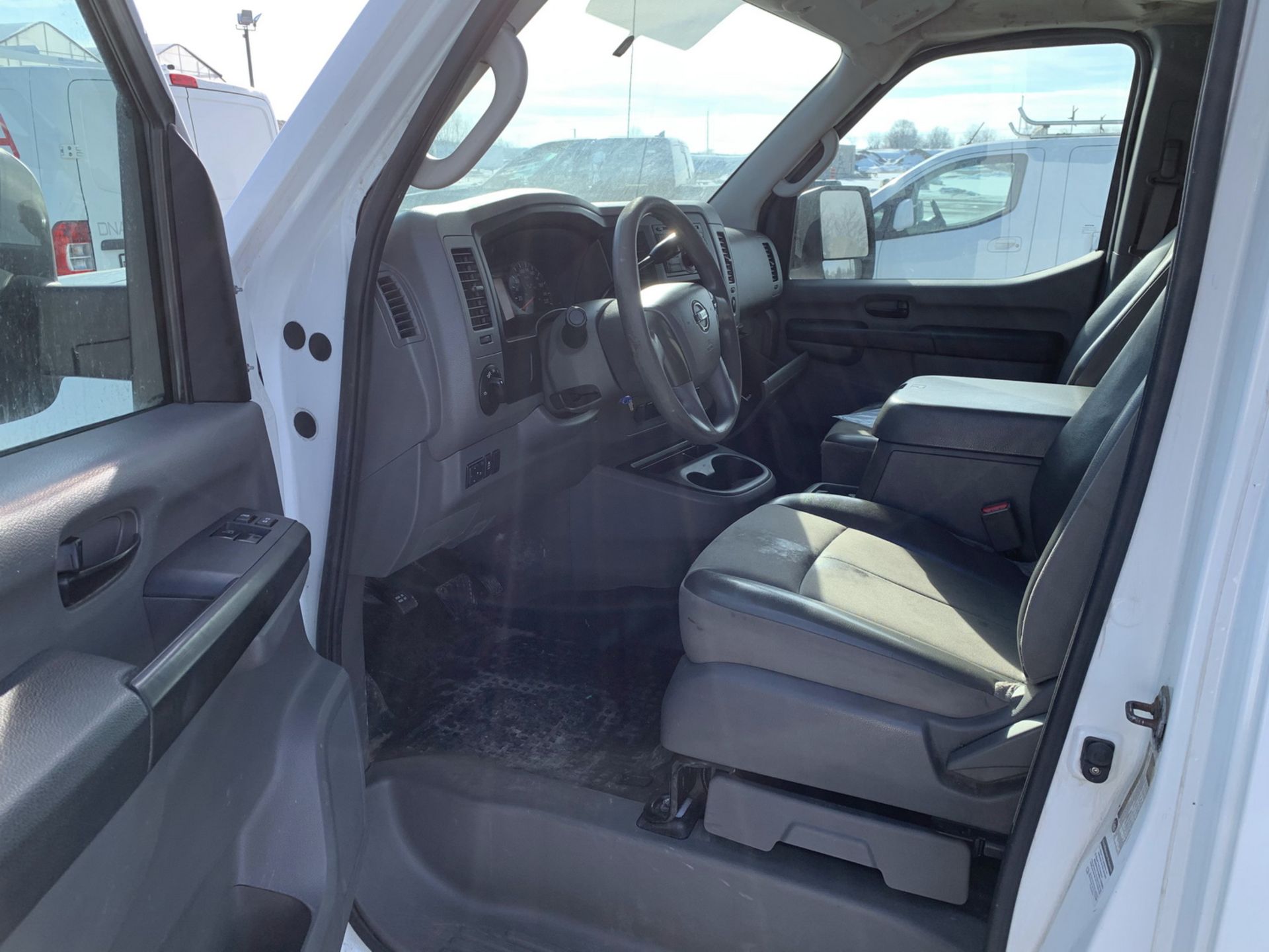 2014 NISSAN 2500 HD S NV CARGO VAN W/ 4.0L V6 GAS ENGINE RWD W/ LADDER RACKS AND BUILT-IN STORAGE - Image 2 of 10