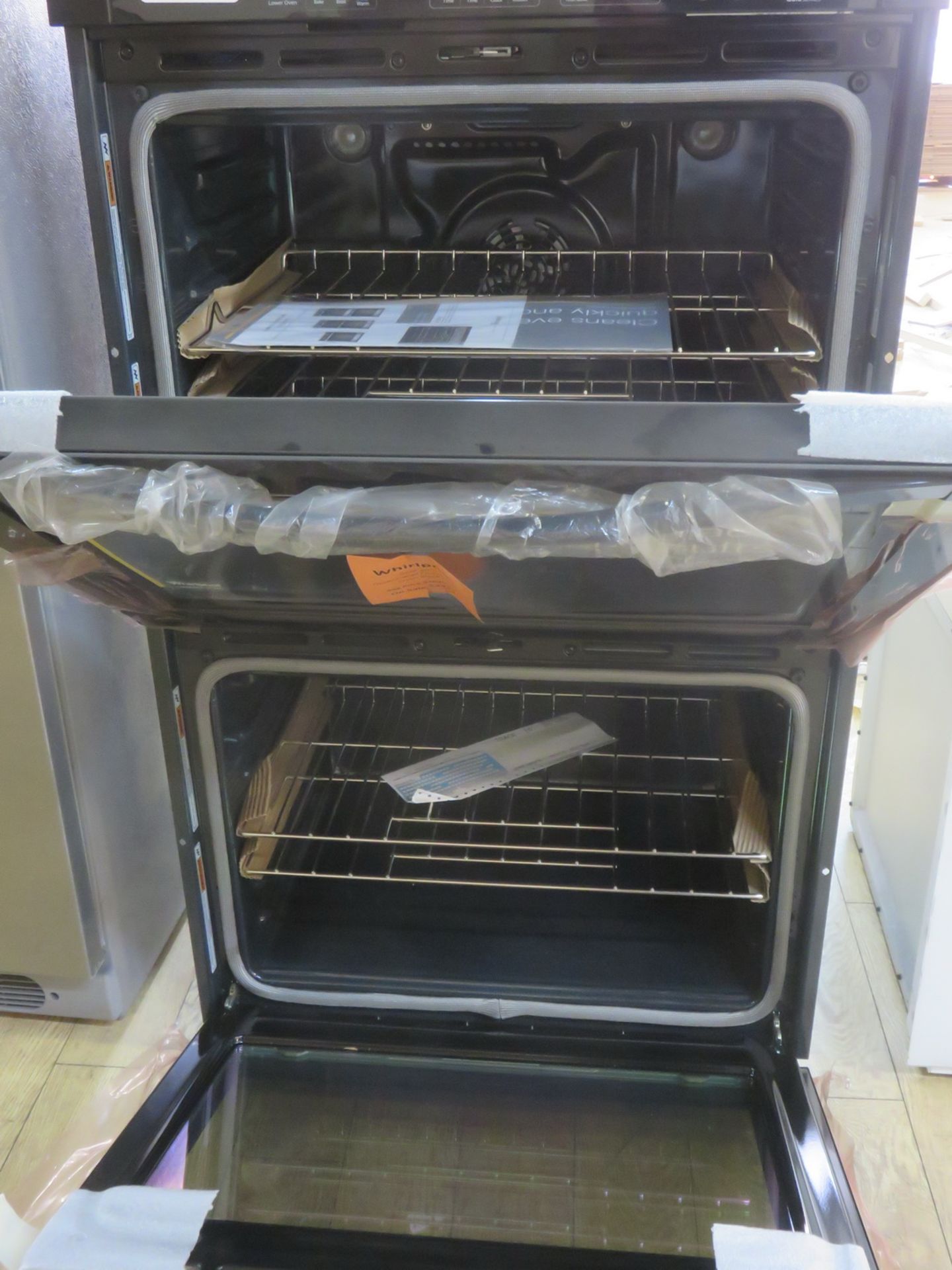 WHIRLPOOL GOLD SERIES W0D93ECOAB BLACK 30" DOUBLE ELECTRIC CONVECTION OVENS - Image 2 of 2