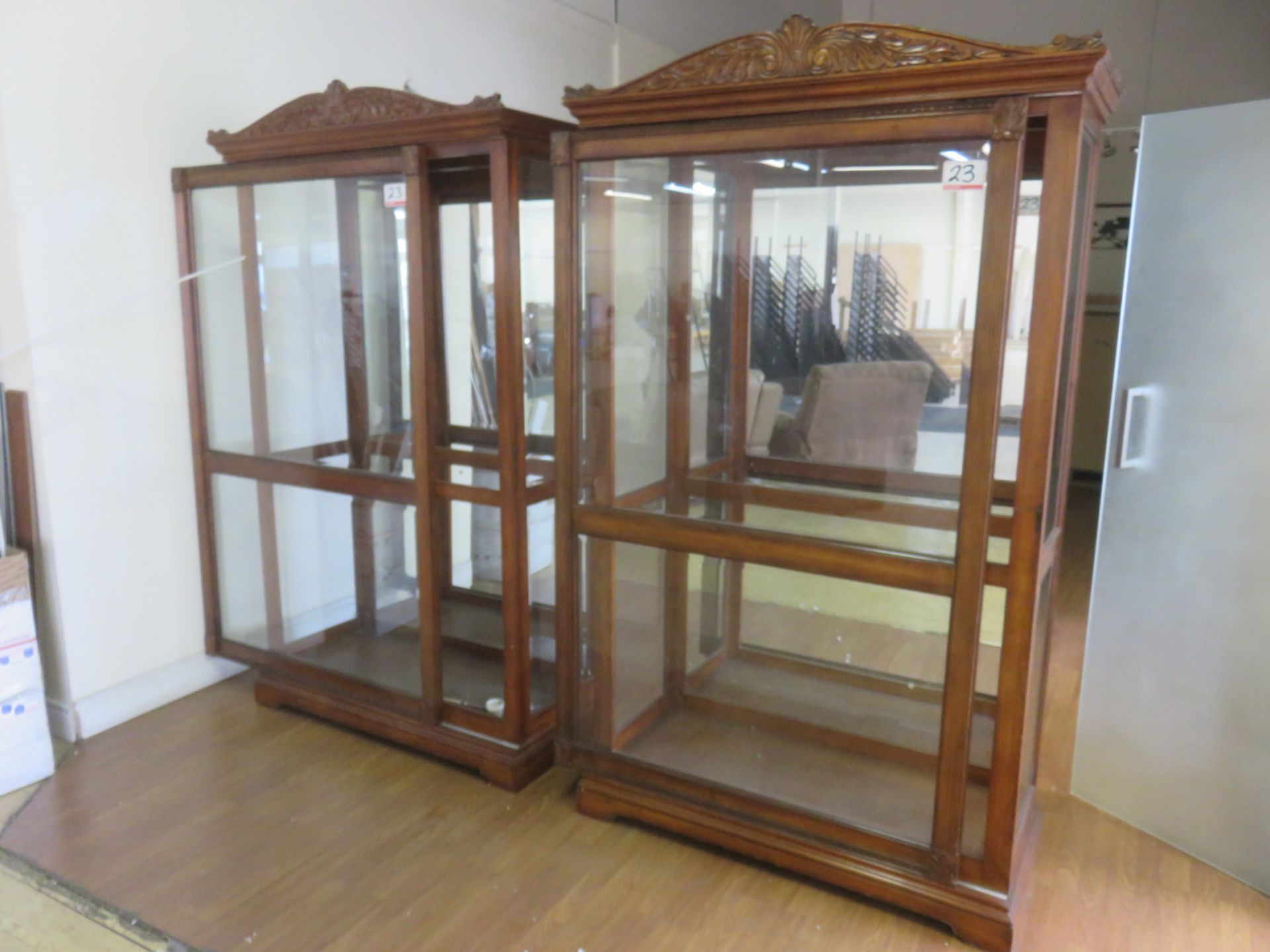 MAHOGANY APPR 20" X 4' X 7' H SLIDING DOOR CURIO CABINET W/ 4-GLASS SHELVES (IN WAREHOUSE)