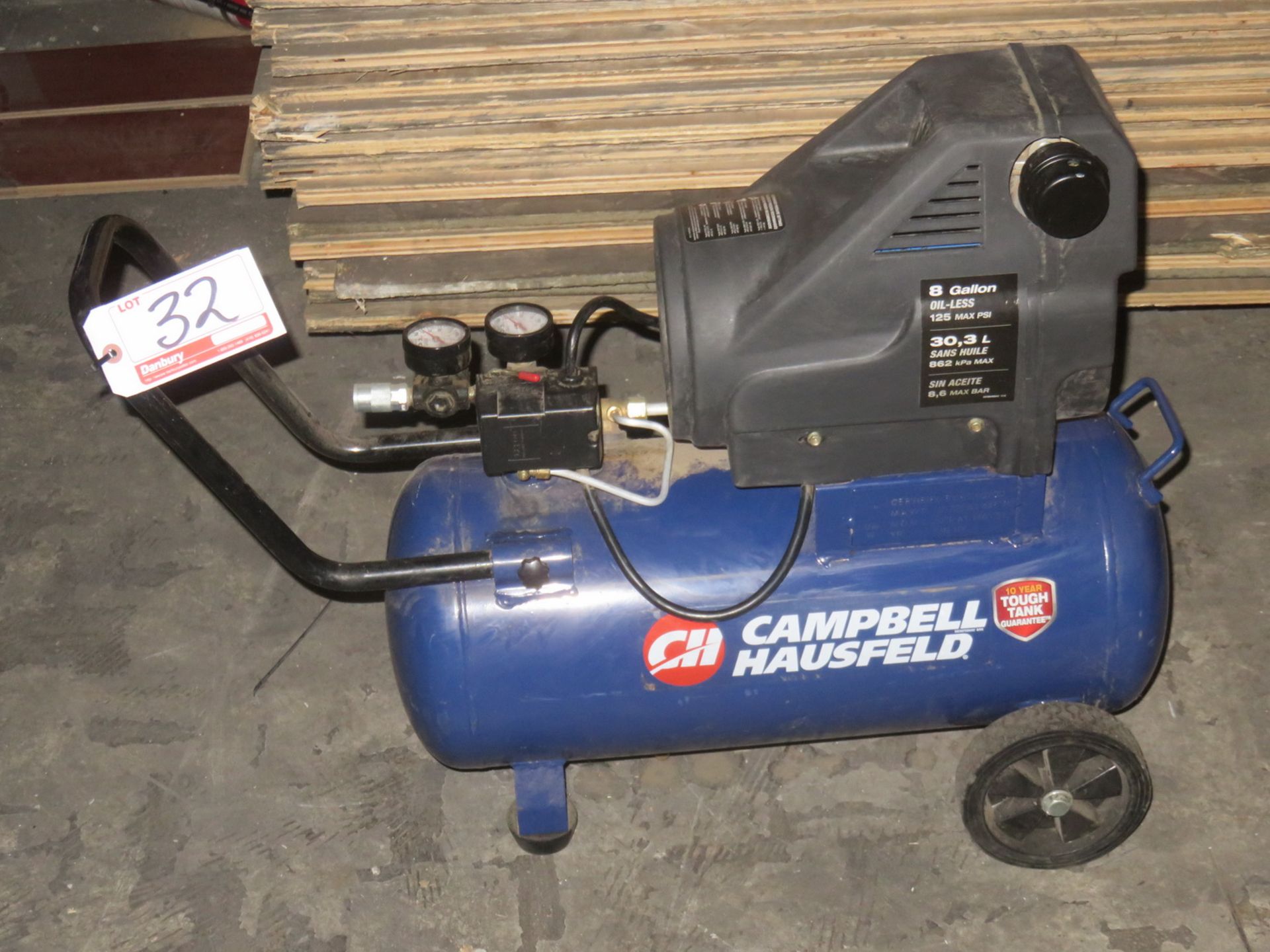 CAMPBELL HAUSFELD 8 GAL COMPRESSOR