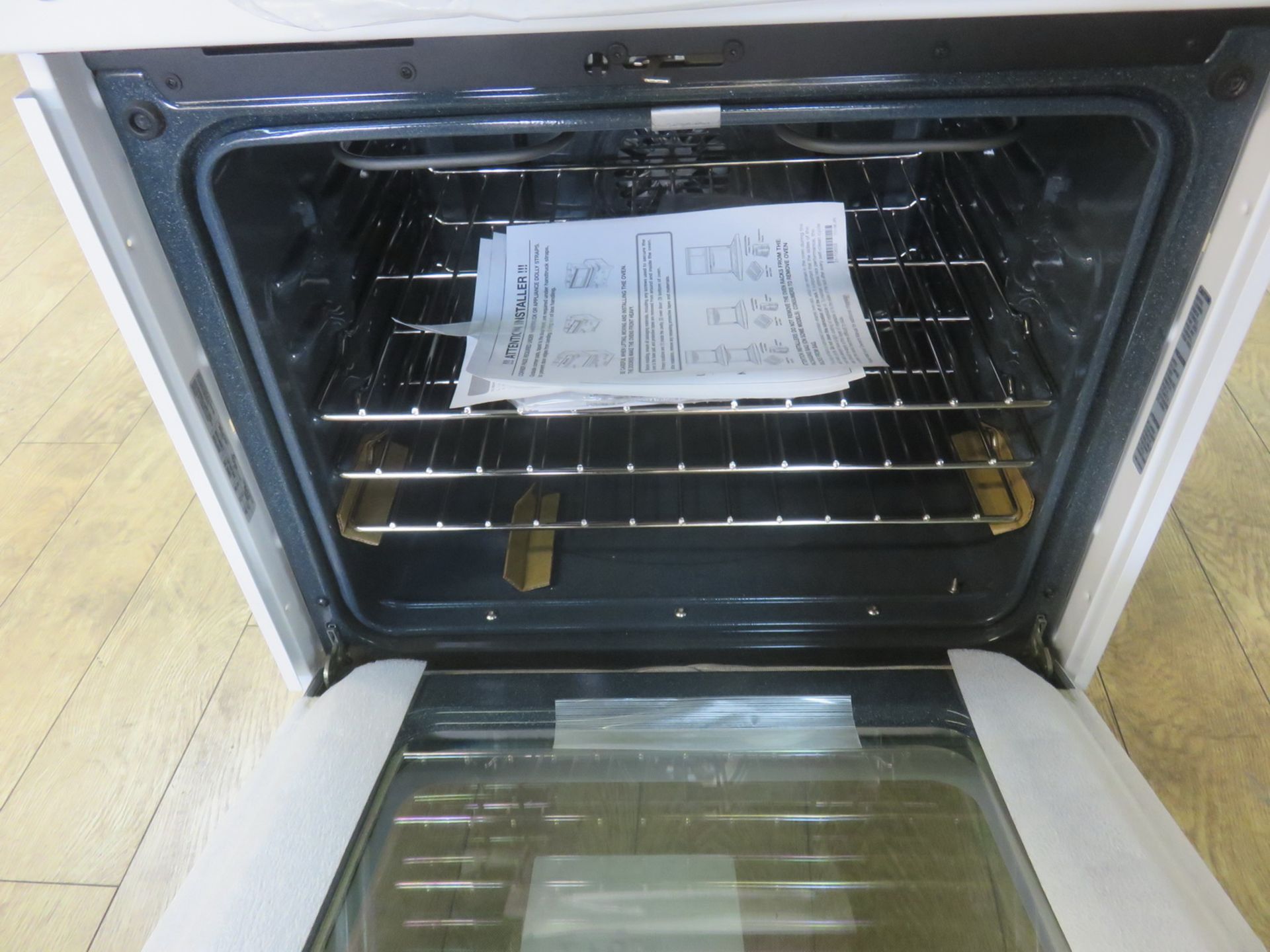 GE JCKP70DP3WW WHITE ELECTRIC IN-WALL CONVECTION OVEN, S/N GA6-06400Q - Image 2 of 3