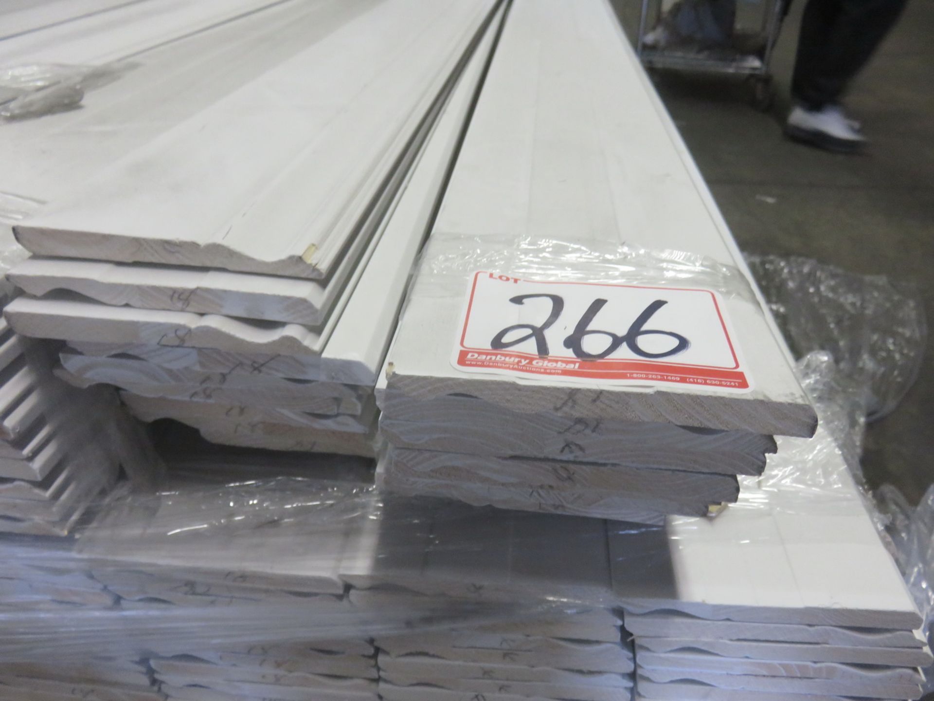 LOT - 4 7/8" X 3/8" X 116"L MDF BASEBOARD WALL MOULDING (400 PCS - 1 SKID)