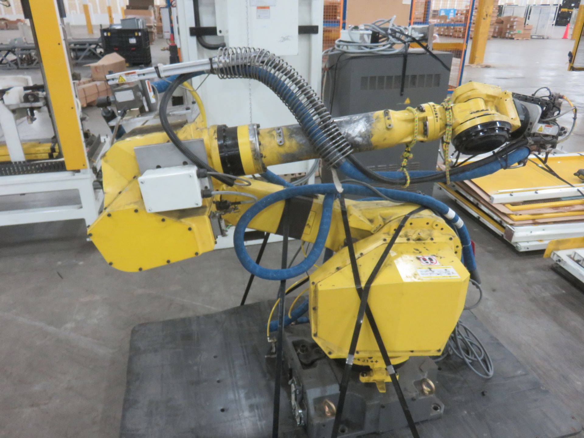 2011 FANUC M-710IC 50 ROBOT W/ 2011 FANUC R-30IA 6-AXIS CONTROL + FANUC MODEL I PENDANT, A05B-2518 - Image 3 of 6