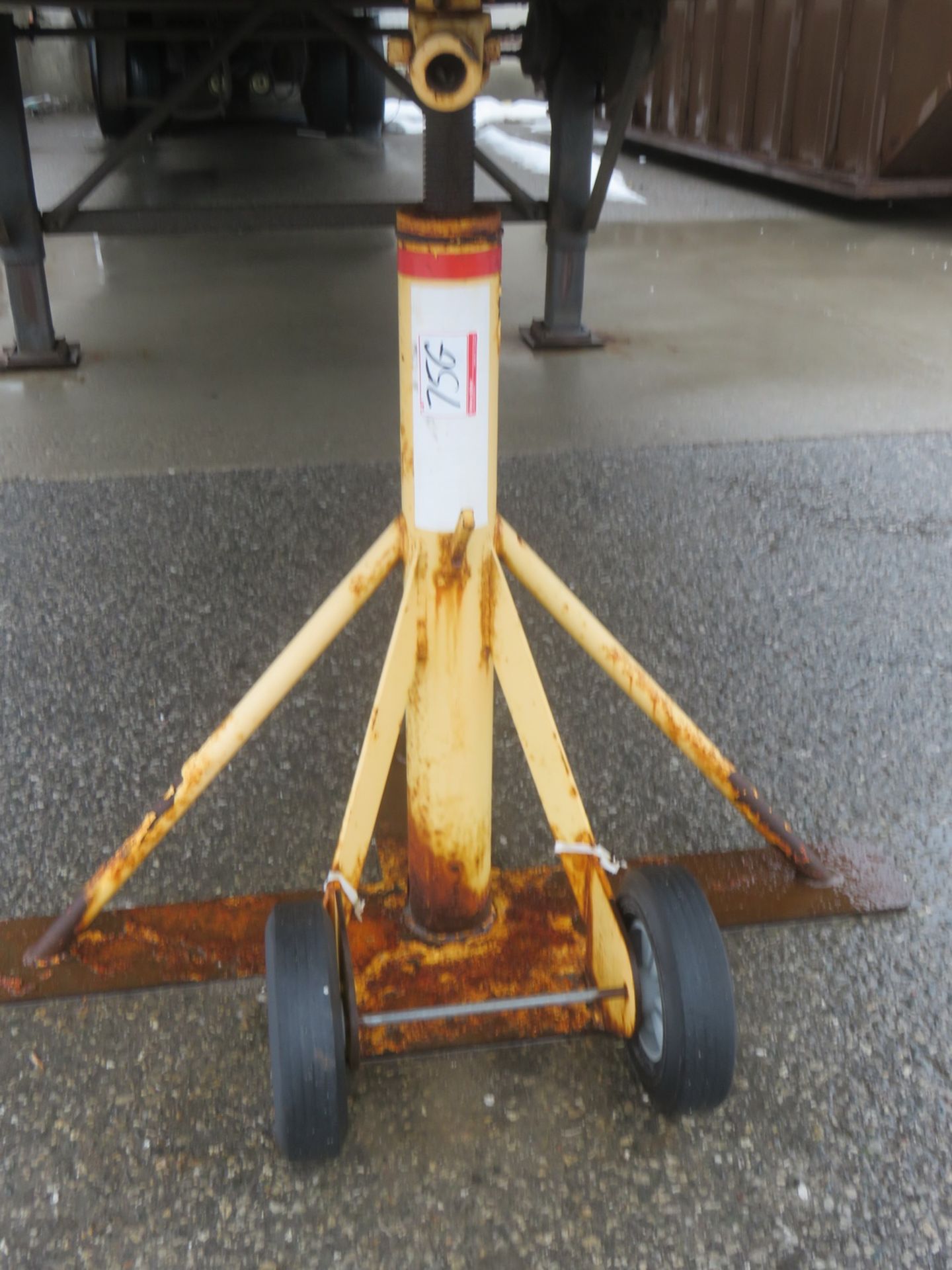 ULINE RATCHET BEAM TRAILER JACK (OUTSIDE) (MUST STAY UNTIL MARCH 26)