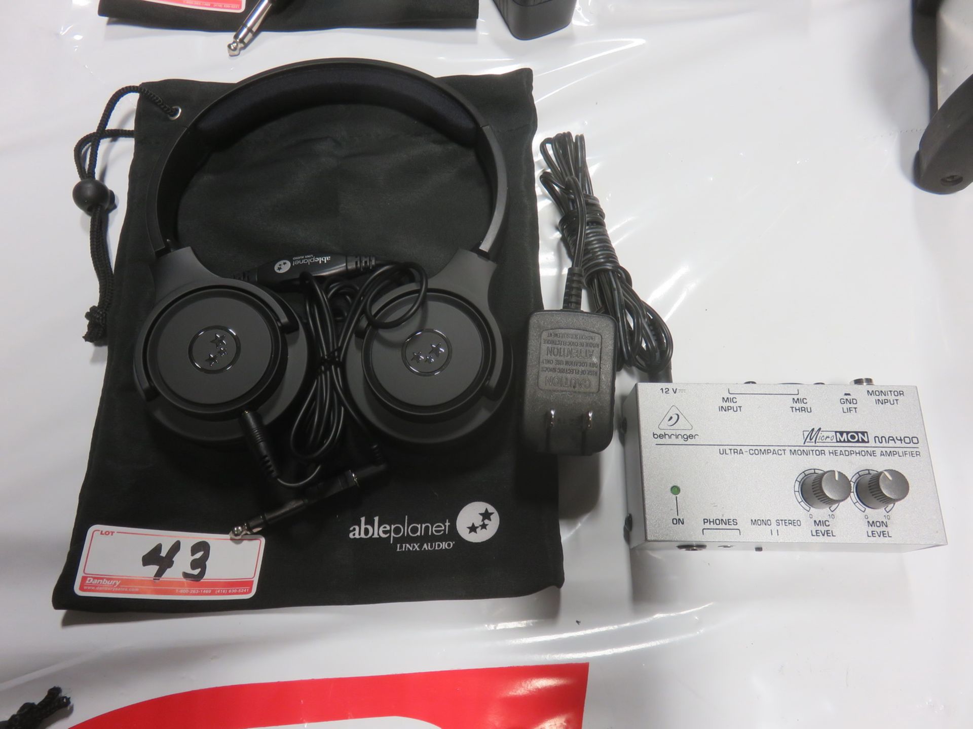 ABLE PLANET HEAD PHONES W/ BEHRINGER MA400 ULTRA COMPACT MONITOR HEADPHONE AMPLIFIER