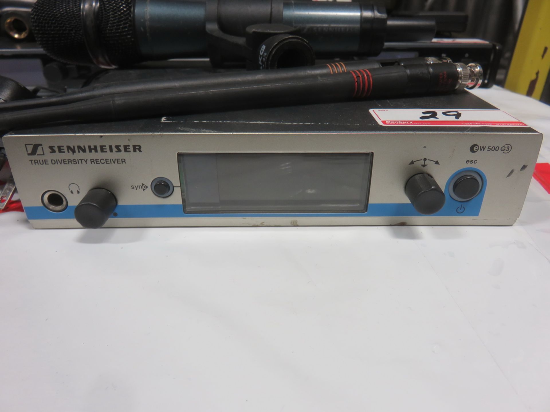 LOT - SENNHEISER SKM 500 HAND HELD MIC W/ EW 500 G3 TRUE DIVERSITY RECEIVER ("A" RANGE 500MHZ FREQU - Image 2 of 2