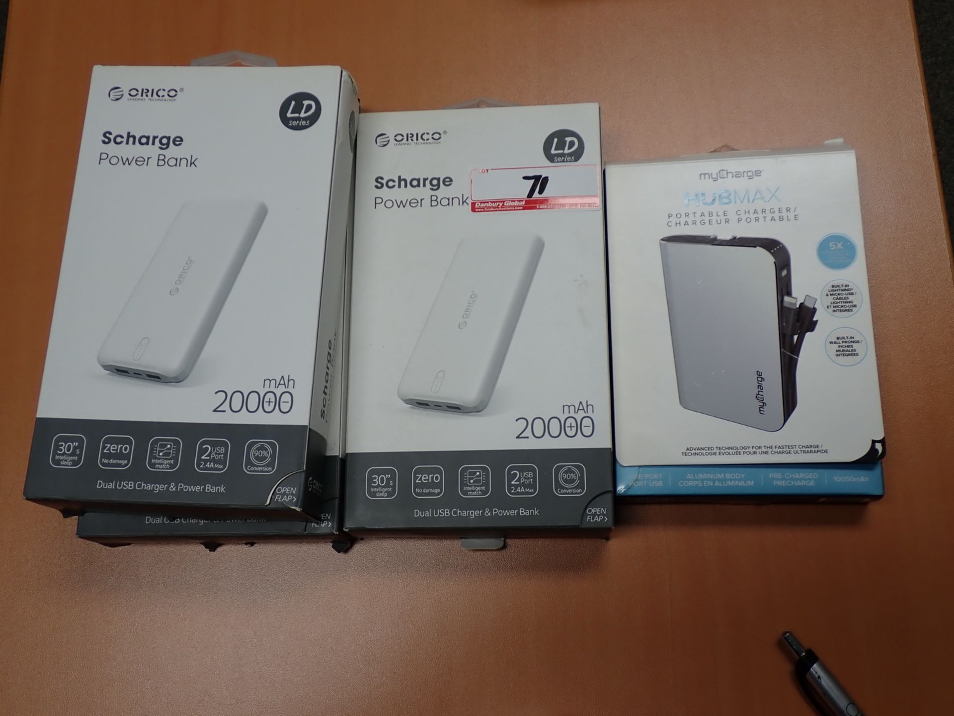 LOT - ORICO SCHARGE 20,000MAH POWER BANKS & HUBMAX MYCHARGE 10,500MAH PORTABLE CHARGER
