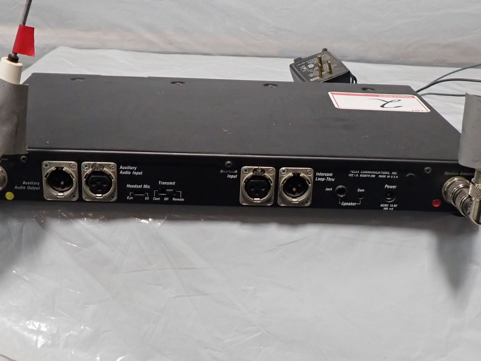 LOT - TELEX BTR-200II WIRELESS INTERCOM SYSTEM W/BASE STATION & (4) BELT PACKS - Image 3 of 3