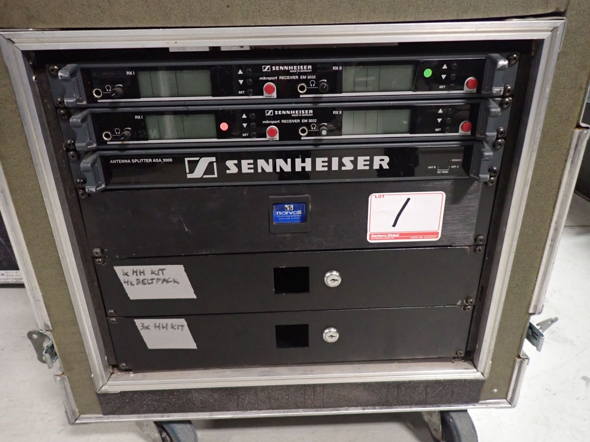 LOT - SENNHEISER 3000 SERIES 4-CHANNEL WIRELESS 600MHZ MIC SYSTEM C/W (2) EM3032 MIKROPORT RECIEVER